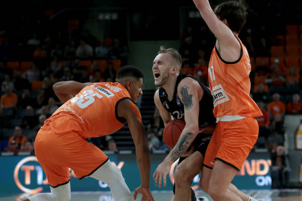 前完成续约 前完成续约