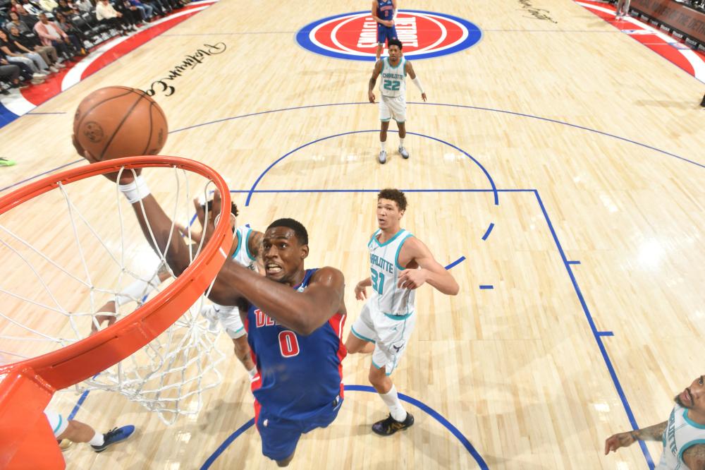 以绝对优势 以绝对优势